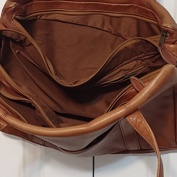 Columbian leather tote. - Picture 7 of 8